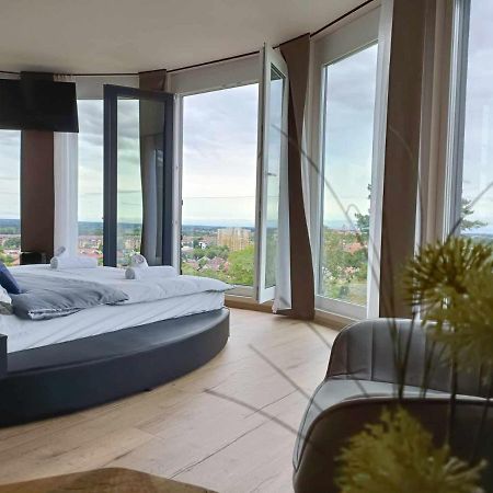 West Panorama Penthouse - Apartment With A Fantastic View Of The City Сомбатели Екстериор снимка