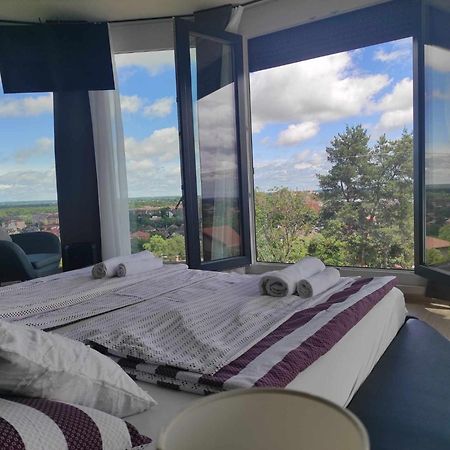West Panorama Penthouse - Apartment With A Fantastic View Of The City Сомбатели Екстериор снимка