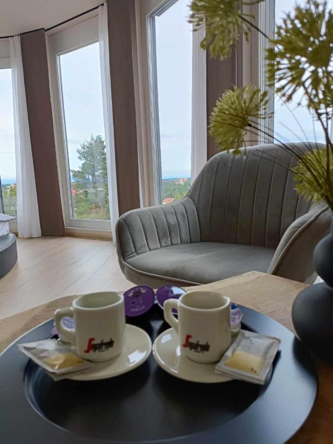 West Panorama Penthouse - Apartment With A Fantastic View Of The City Сомбатели Екстериор снимка