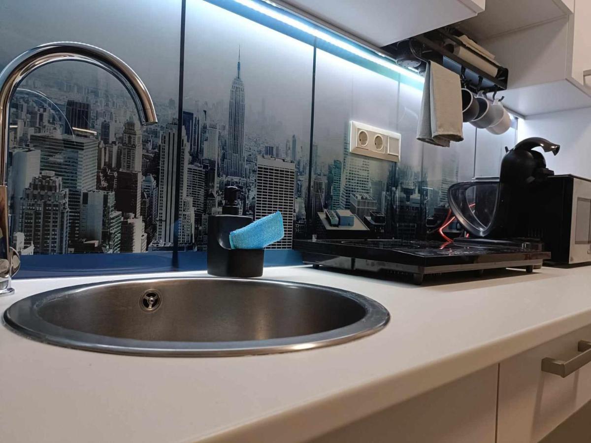 West Panorama Penthouse - Apartment With A Fantastic View Of The City Сомбатели Екстериор снимка