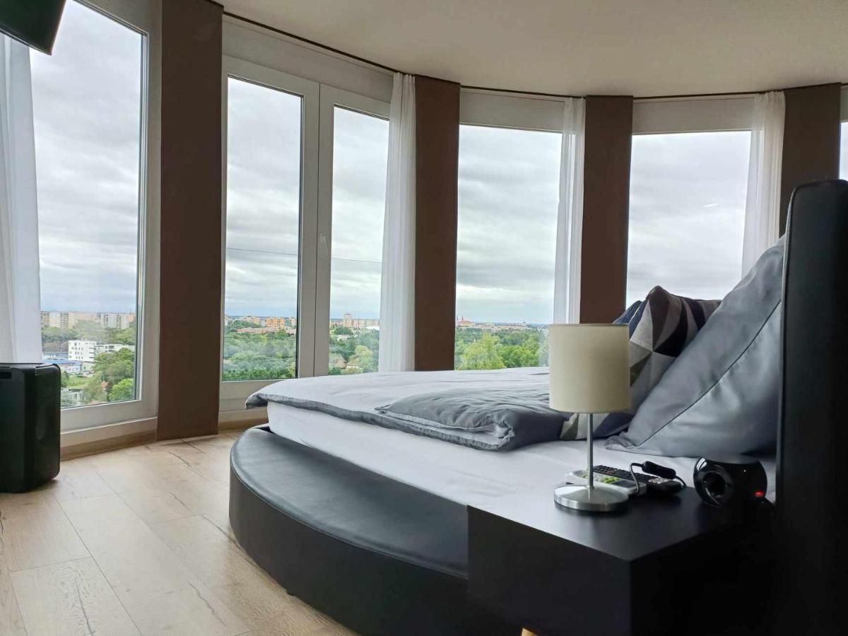 West Panorama Penthouse - Apartment With A Fantastic View Of The City Сомбатели Екстериор снимка