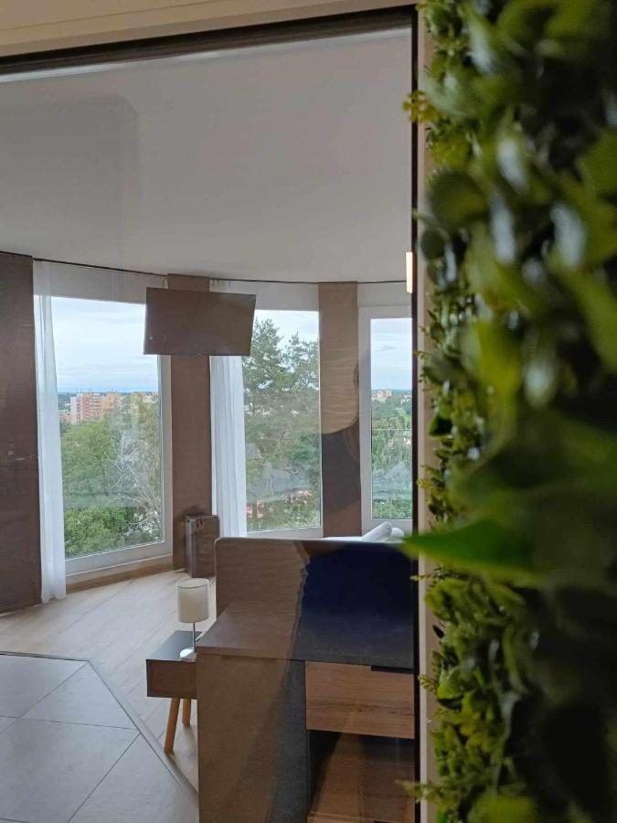 West Panorama Penthouse - Apartment With A Fantastic View Of The City Сомбатели Екстериор снимка
