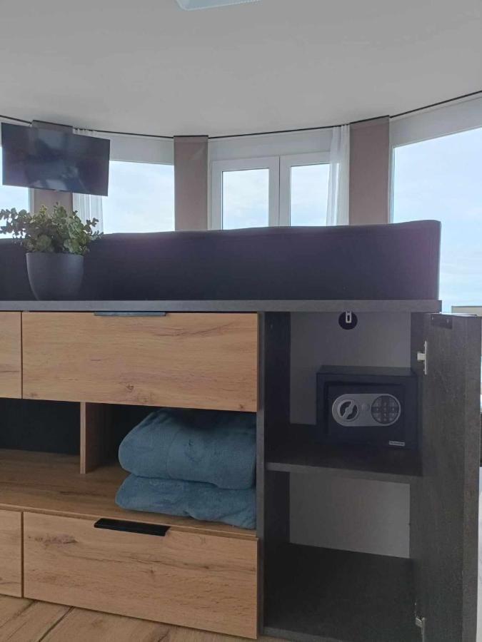 West Panorama Penthouse - Apartment With A Fantastic View Of The City Сомбатели Екстериор снимка