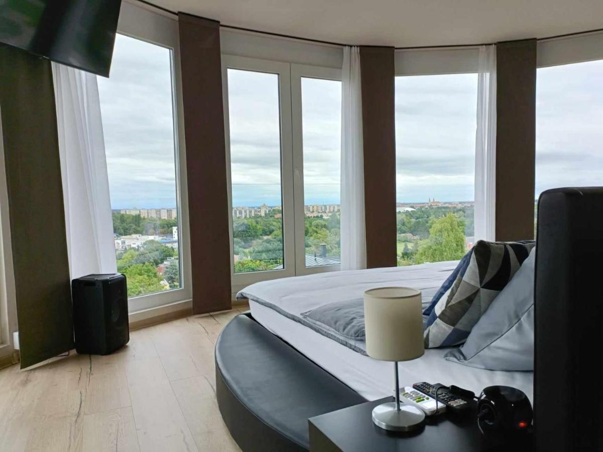 West Panorama Penthouse - Apartment With A Fantastic View Of The City Сомбатели Екстериор снимка
