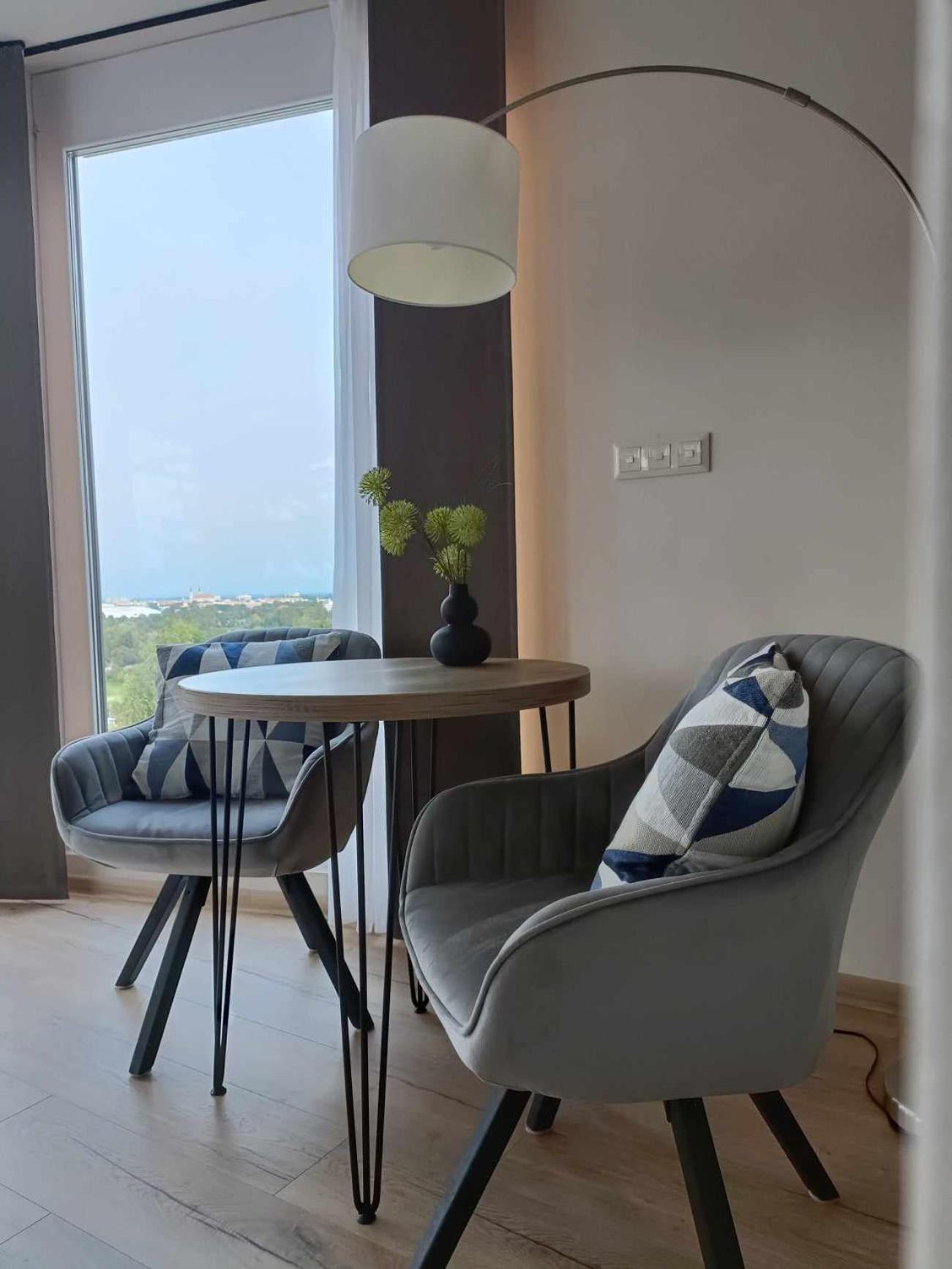 West Panorama Penthouse - Apartment With A Fantastic View Of The City Сомбатели Екстериор снимка
