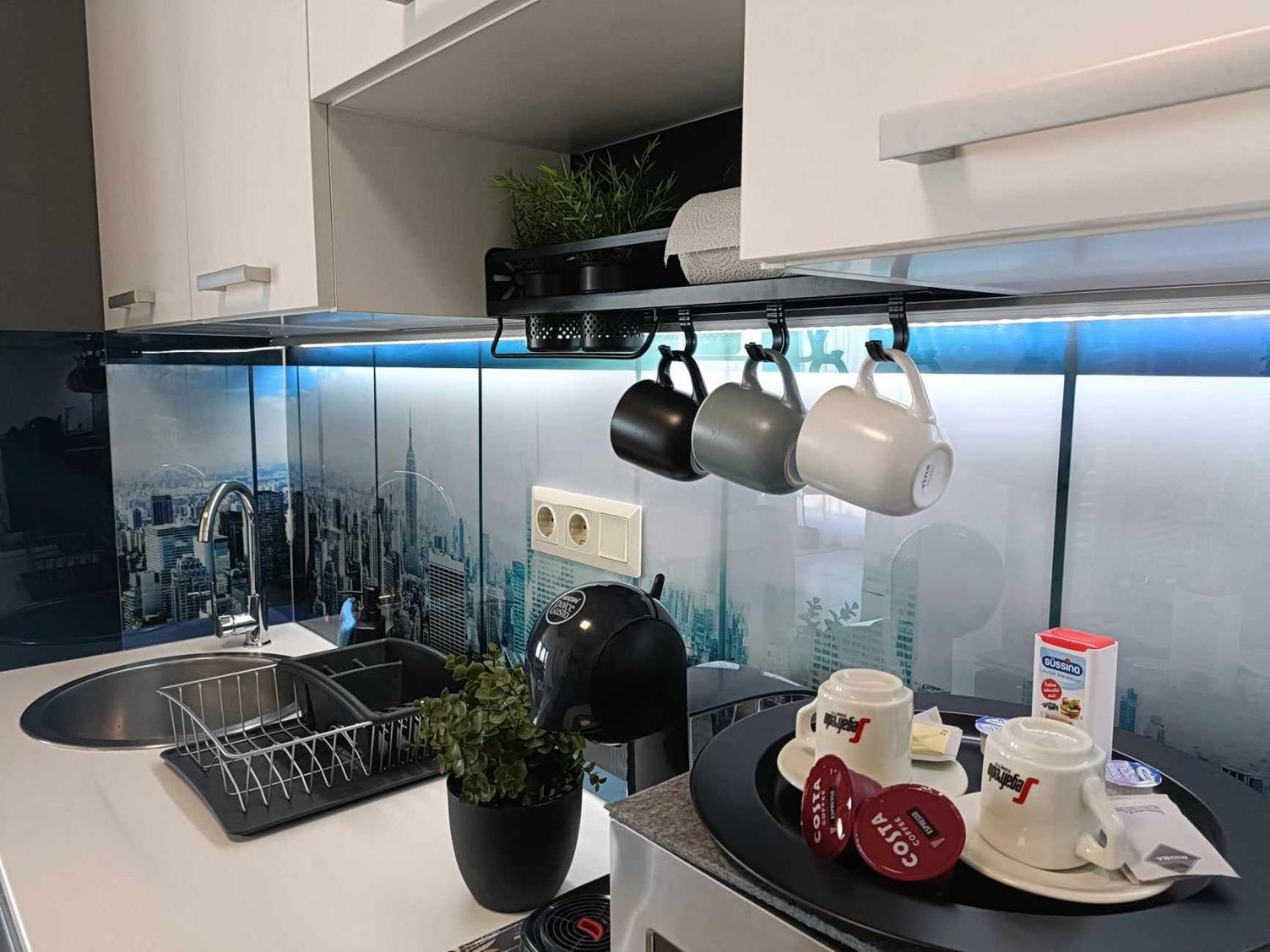 West Panorama Penthouse - Apartment With A Fantastic View Of The City Сомбатели Екстериор снимка