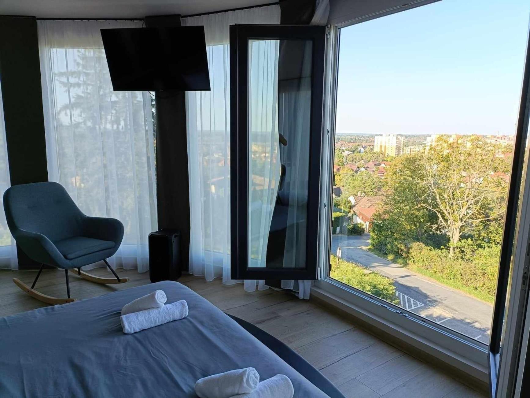 West Panorama Penthouse - Apartment With A Fantastic View Of The City Сомбатели Екстериор снимка