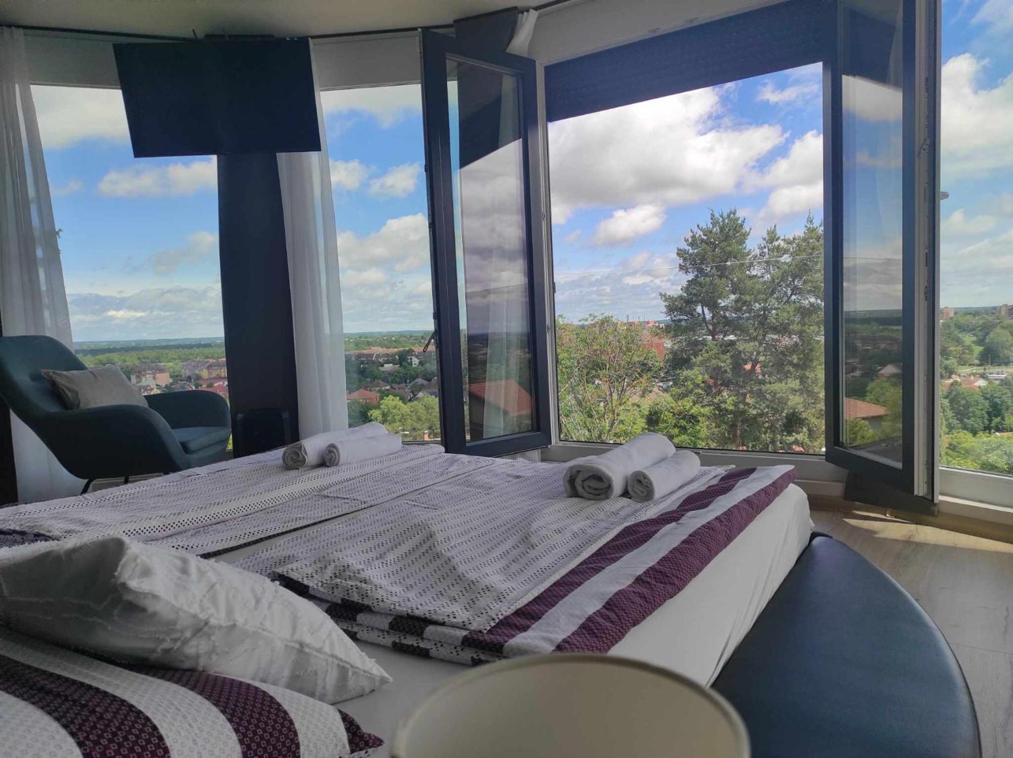 West Panorama Penthouse - Apartment With A Fantastic View Of The City Сомбатели Екстериор снимка